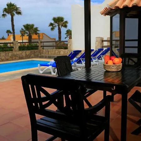 Βίλα Lvv With Private Pool, 600m From The Beach