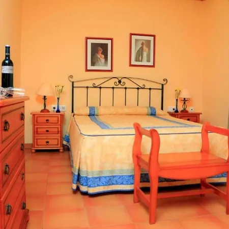 Βίλα Lvv With Private Pool, 600m From The Beach