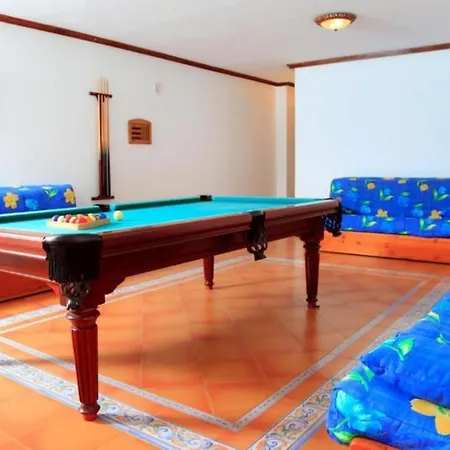 Lvv With Private Pool, 600m From The Beach